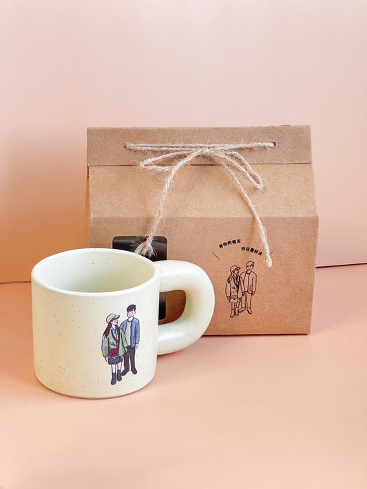 【似顏繪訂製款】米黃細點胖胖手把馬克杯禮盒|部分工作室