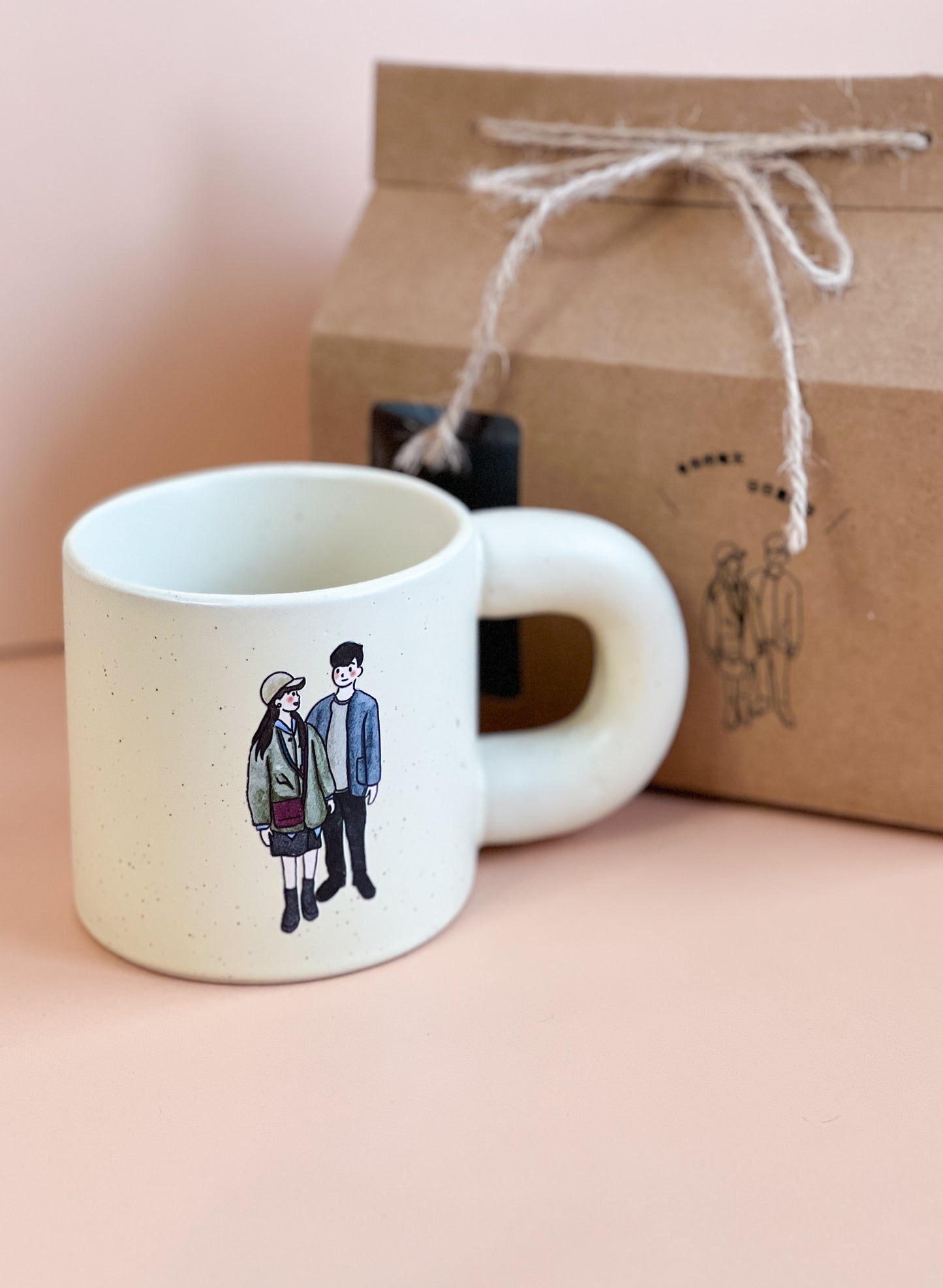 【似顏繪訂製款】米黃細點胖胖手把馬克杯禮盒|部分工作室