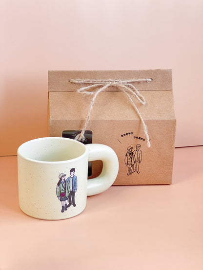 【似顏繪訂製款】米黃細點胖胖手把馬克杯禮盒｜部分工作室